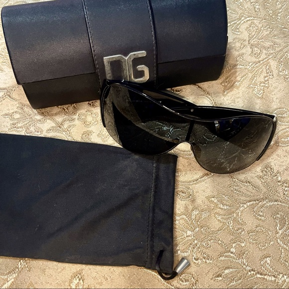 Dolce & Gabbana Full Logo On Side Frames Sunglasses early 2000’s or late 90’s. - Picture 4 of 9